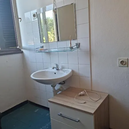 Youth Pinesta Hostel Novigrad (Istria)