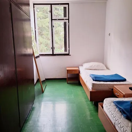 Youth Pinesta Hostel *