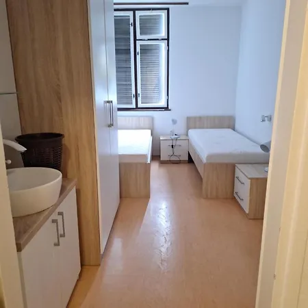 Youth Pinesta Hostel Novigrad (Istria)