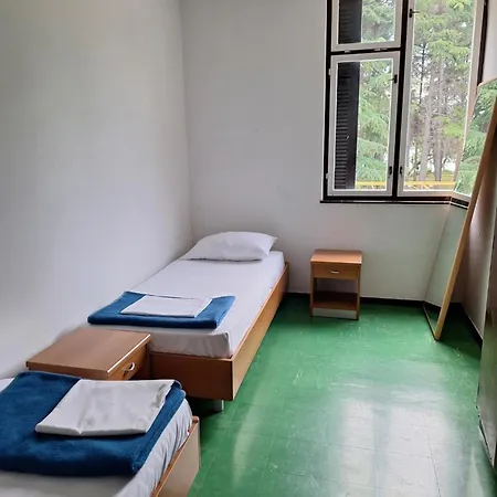 Youth Pinesta Hostel *