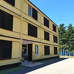 Youth Pinesta Vandrerhjem *