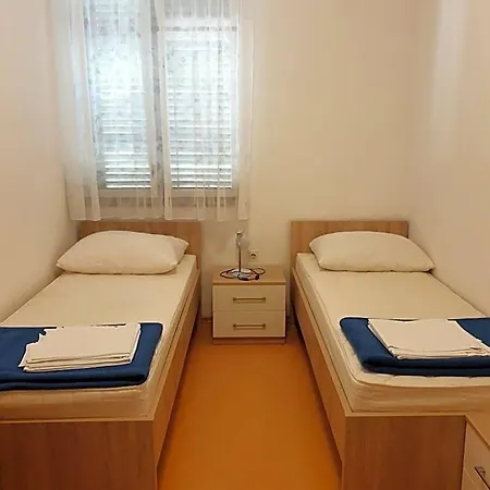 Hostel Youth Pinesta *