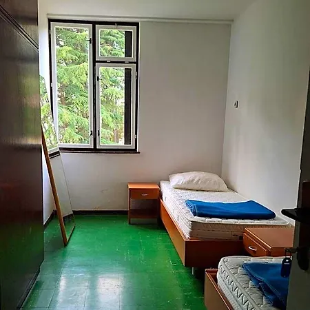 Hostel Youth Pinesta *