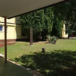 Hostel Youth Pinesta *