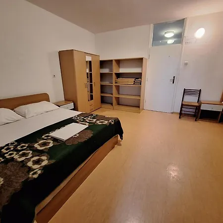 Youth Pinesta Albergue Novigrad Istria