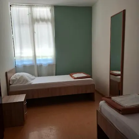 Youth Pinesta Auberge de jeunesse *