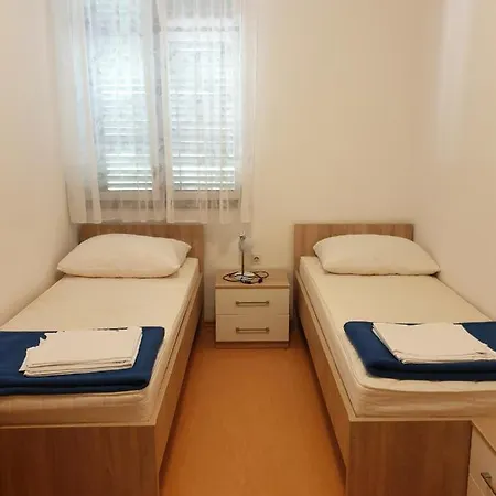 Youth Pinesta Albergue Novigrad Istria