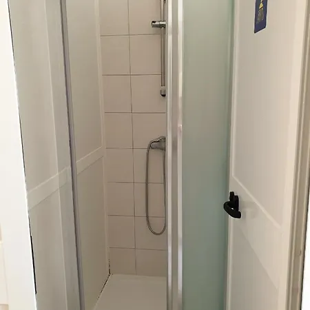 אכסניה Youth Pinesta