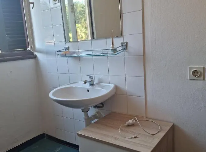 Youth Pinesta Hostel Novigrad Istria