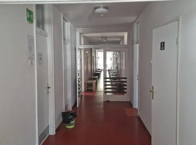 Youth Pinesta Hostel *