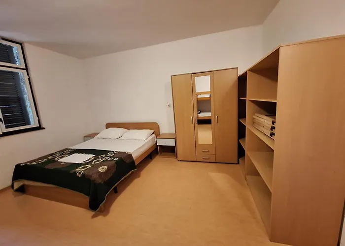 Youth Pinesta Hostel *