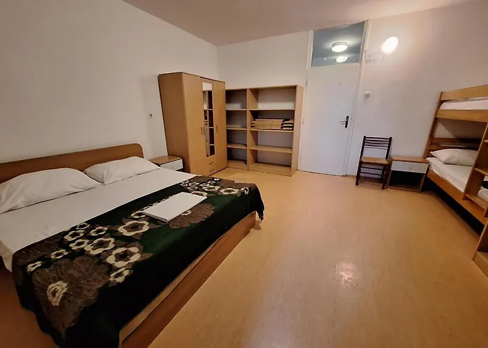 Youth Pinesta Hostel Novigrad Istria