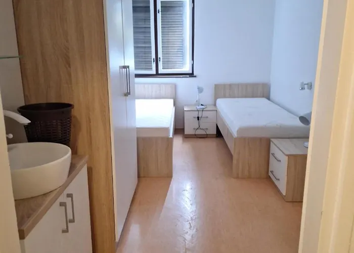 Youth Pinesta Hostel Novigrad Istria