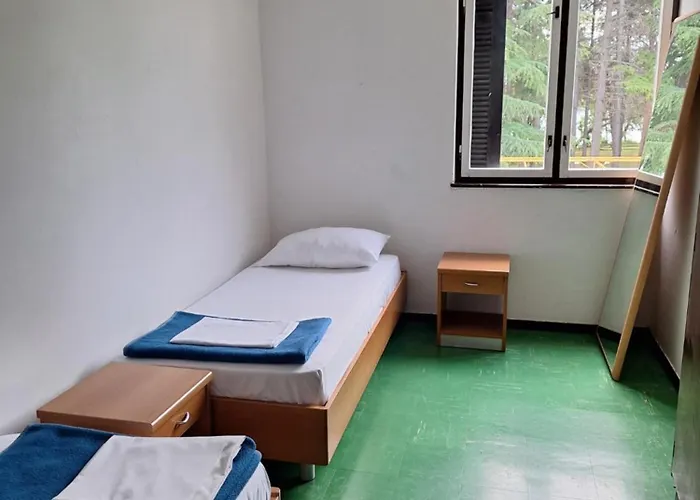 Youth Pinesta Hostel *