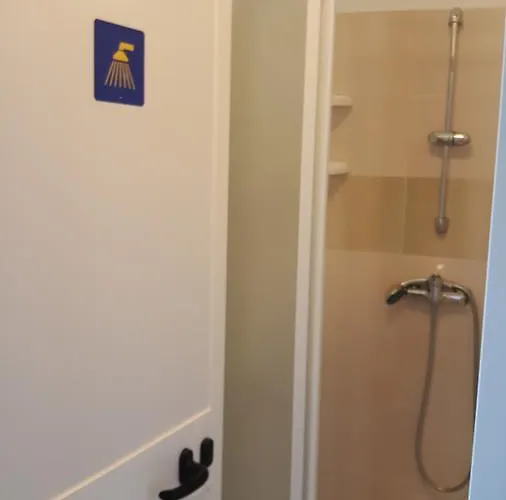 Youth Pinesta Hostel *